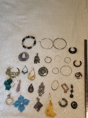 Lot Of 30 Assorted Women's Single Dangle And Hoop Earrings
